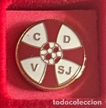 Collezionismo sportivo: Pin de futbol del Club CD Villanueva San Juan Sevilla