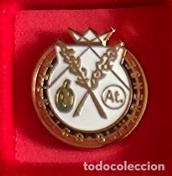 Collezionismo sportivo: Pin de futbol del Club Atletico Olivarense - Olivares Sevilla