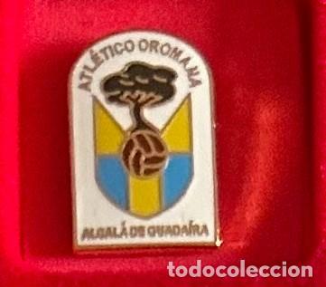 Collezionismo sportivo: Pin de futbol del Club Atletico Oromana - Alcala de Guadaira Sevilla