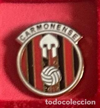 Sammelleidenschaft Sport: Pin de futbol del Club UD Carmonense - Carmona Sevilla