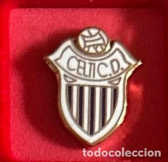 Sammelleidenschaft Sport: Pin de futbol del Club CD Ceuti Puebla - Puebla de los Infantes Sevilla