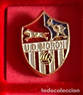 Sammelleidenschaft Sport: Pin de futbol del Club UD Moron Sevilla