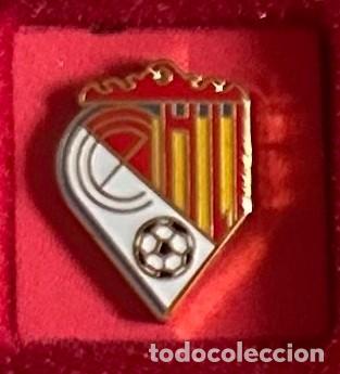 Sammelleidenschaft Sport: Pin de futbol del Club CE Hospitalet del Infant - Tarragona