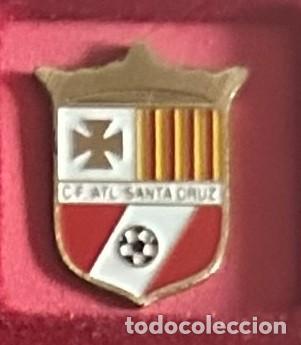 Collezionismo sportivo: Pin de futbol del Club CF Atletico Santa Cruz - Santa Cruz de Calafell - Tarragona
