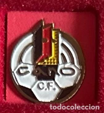 Collezionismo sportivo: Pin de futbol del Club CF Puertas Cano - Tarragona
