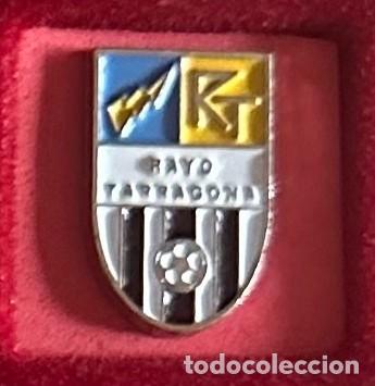 Collezionismo sportivo: Pin de futbol del Club Rayo Tarragona - Tarragona