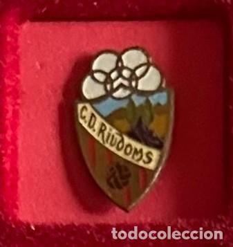 Collezionismo sportivo: Pin de futbol del Club CD Riudoms - Tarragona