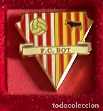 Collezionismo sportivo: Pin de futbol del Club Bot FC - Tarragona