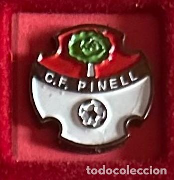 Collezionismo sportivo: Pin de futbol del Club Pinell CF - Pinell de Brai - Tarragona