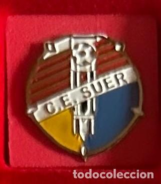 Sammelleidenschaft Sport: Pin de futbol del Club CE Suer - Tarragona