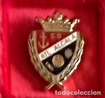 Colecionismo desportivo: Pin de futbol del Club CD Atletico Alcala - Guia de Isora - Santa Cruz de Tenerife