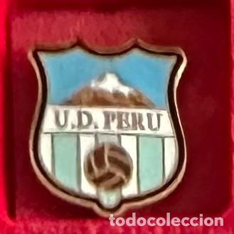 Sammelleidenschaft Sport: Pin de futbol del Club UD Peru - Santa Cruz de Tenerife