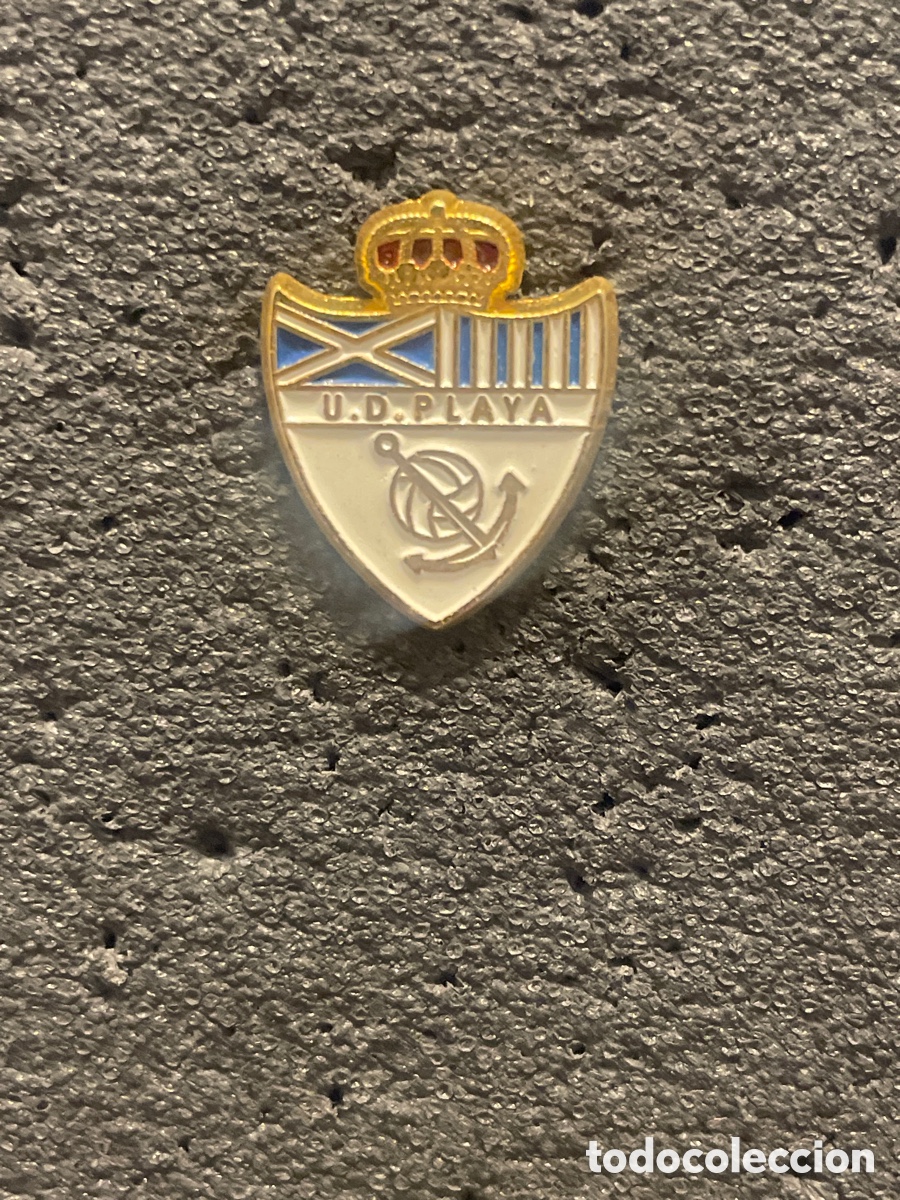 Collezionismo sportivo: Pin 107 U.D. PLAYA - Gu&iacute;a de Isora (Tenerife)