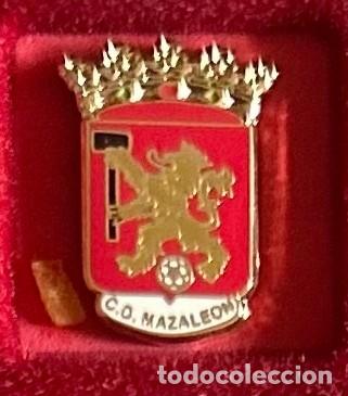Collezionismo sportivo: Pin de futbol del Club CD Mazaleon - Teruel