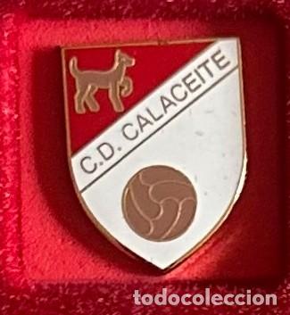 Collezionismo sportivo: Pin de futbol del Club CD Calaceite - Teruel