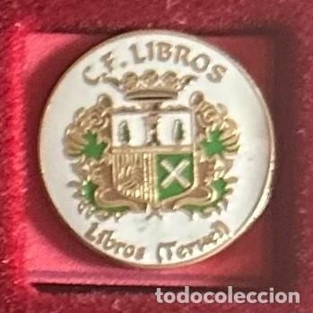 Collezionismo sportivo: Pin de futbol del Club CF Libros - Teruel