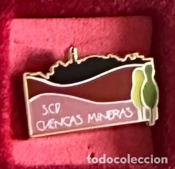 Collezionismo sportivo: Pin de futbol del Club SCD Cuencas Mineras Utrillas - Teruel