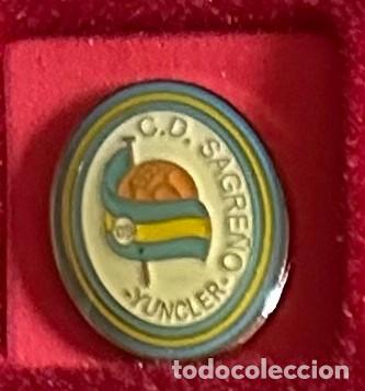Collezionismo sportivo: Pin de futbol del Club CD Sagre&ntilde;o - Yuncler - Toledo