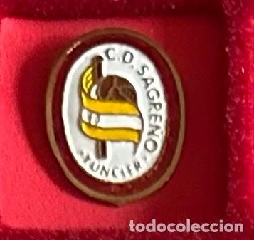 Collezionismo sportivo: Pin de futbol del Club CD Sagre&ntilde;o - Yuncler - Toledo