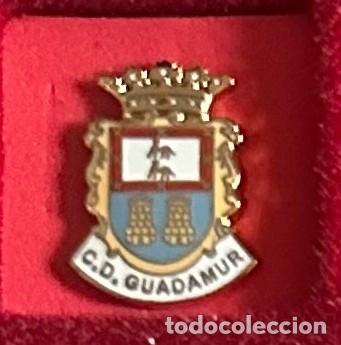 Collezionismo sportivo: Pin de futbol del Club CD Guadamur - Toledo