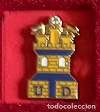 Collezionismo sportivo: Pin de futbol del Club UD Talavera - Toledo