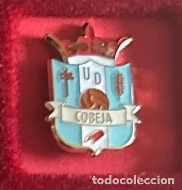 Collezionismo sportivo: Pin de futbol del Club UD Cobeja - Toledo