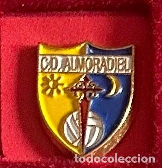 Collezionismo sportivo: Pin de futbol del Club CD Almoradiel - La Puebla de Almoradiel - Toledo