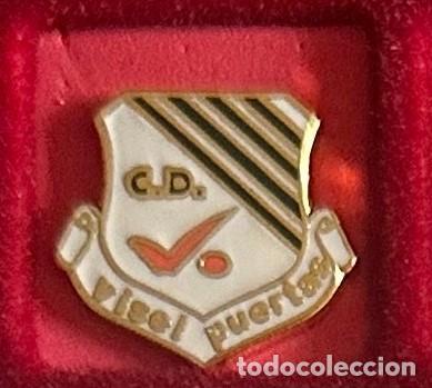 Collezionismo sportivo: Pin de futbol del Club CD Visel Puertas - Villaca&ntilde;as - Toledo