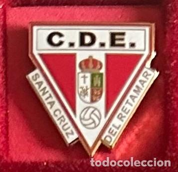 Collezionismo sportivo: Pin de futbol del Club CDE santa Cruz del Retamar - Toledo