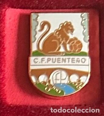 Collectionnisme sportif: Pin de futbol del Club CF Puente&ntilde;o - Puente del Arzobispo - Toledo