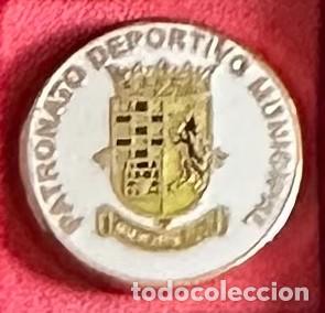 Collectionnisme sportif: Pin de futbol del Club Patronato Deportivo Municipal - Toledo