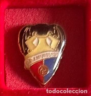 Collezionismo sportivo: Pin de futbol del Club CDJ Manisense - Manises - Valencia