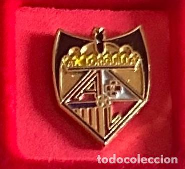 Collezionismo sportivo: Pin de futbol del Club CF Atletico Loriguilla - Valencia