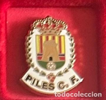 Collezionismo sportivo: Pin de futbol del Club CF Piles - Valencia