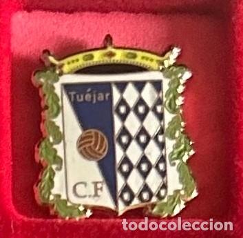 Collezionismo sportivo: Pin de futbol del Club CF Tuejar - Valencia