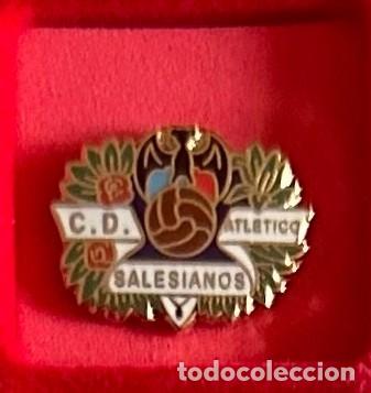 Collezionismo sportivo: Pin de futbol del Club CD Atletico Salesianos - Valencia