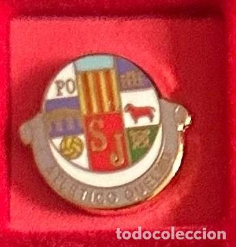 Collezionismo sportivo: Pin de futbol del Club Atletico Quelmo CF - Manises - Valencia