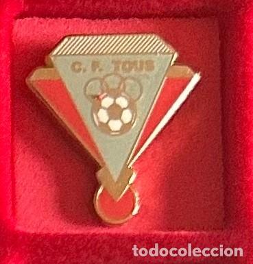 Sammelleidenschaft Sport: Pin de futbol del Club CF Tous - Valencia