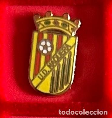 Sammelleidenschaft Sport: Pin de futbol del Club UD Naquera - Valencia