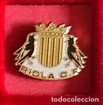 Sammelleidenschaft Sport: Pin de futbol del Club CF Riola - Valencia