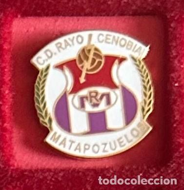 Sammelleidenschaft Sport: Pin de futbol del Club CD Rayo Cenobia - Matapozuelos Valladolid