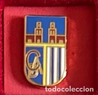 Sammelleidenschaft Sport: Pin de futbol del Club CD Villa de Alaejos Valladolid
