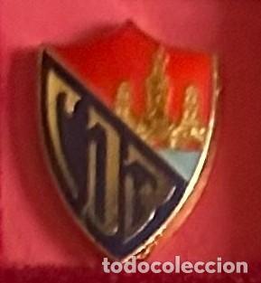 Collectionnisme sportif: Pin de futbol del Club CD Benavente - Zamora
