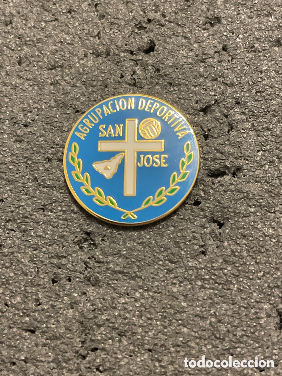 Collectionnisme sportif: Pin 205 S.D. SAN JOSE - Santa Cruz de Tenerife (Tenerife)