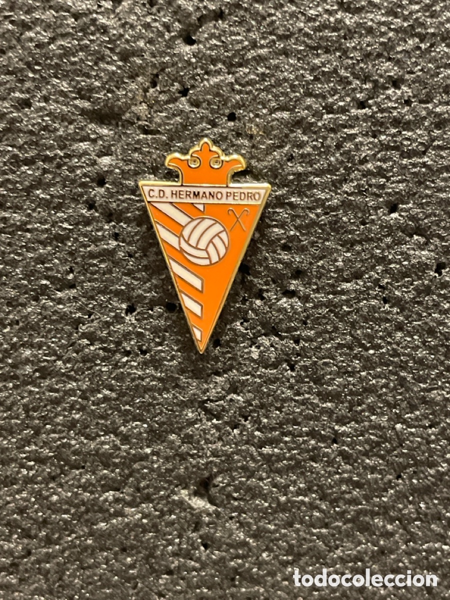 Collectionnisme sportif: Pin 215 C.D. HERMANO PEDRO - Granadilla de Abona (Tenerife)