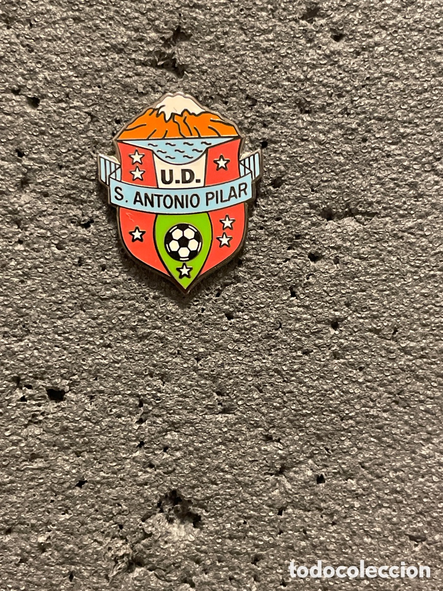 Collectionnisme sportif: Pin 229 U.D. SAN ANTONIO PILAR - San Crist&oacute;bal de la Laguna (Tenerife)