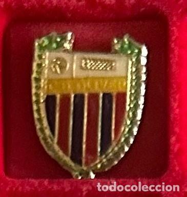 Collectionnisme sportif: Pin de futbol del Club CD Oliver Zaragoza