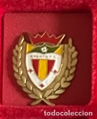 Collezionismo sportivo: Pin de futbol del Club Anento FC Zaragoza