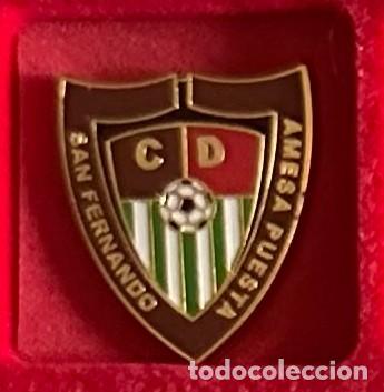 Collectionnisme sportif: Pin de futbol del Club CD San Fernando A Mesa Puesta Zaragoza