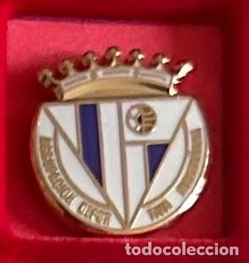Collectionnisme sportif: Pin de futbol del Club AD Monta&ntilde;ana Zaragoza